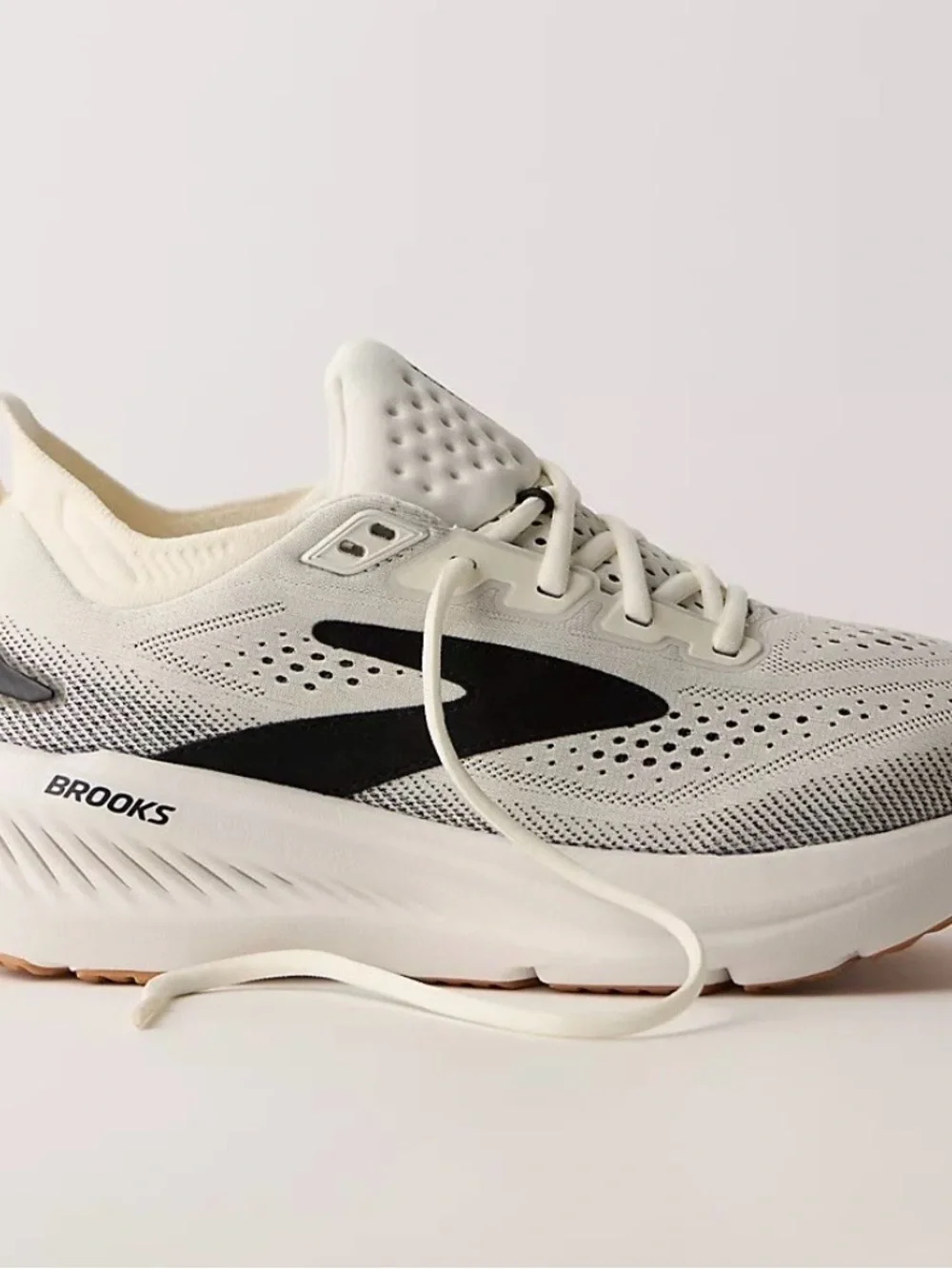Brooks Glycerin 23 in white/black/biscuit Women’s sz 7.5 Wide - Picture 2 of 3